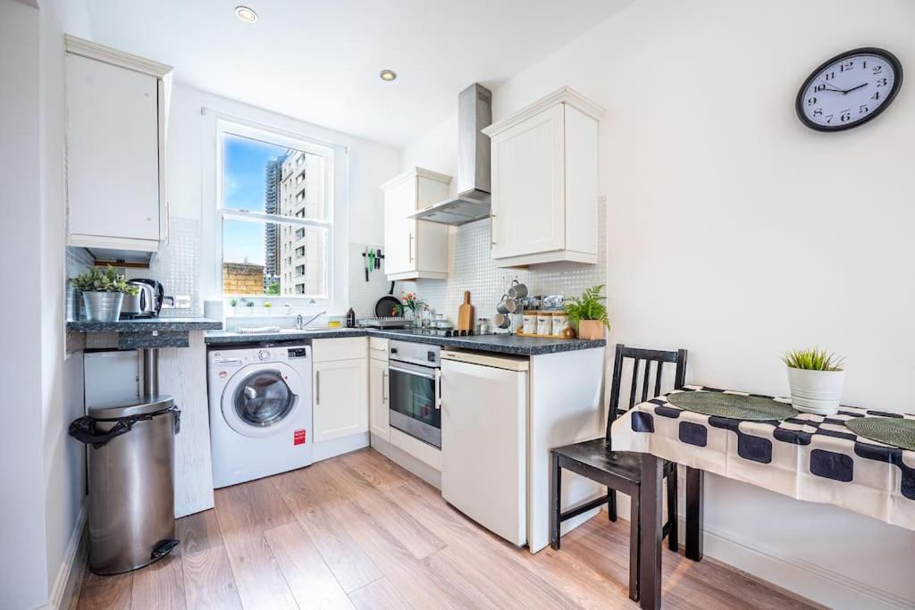 Cosy flat in Central LDN Book on Airbn for amazing rates instead - image 4