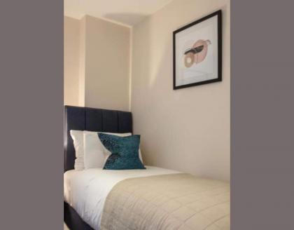 Westminster 2 Bed 2 Bath Apt - image 17