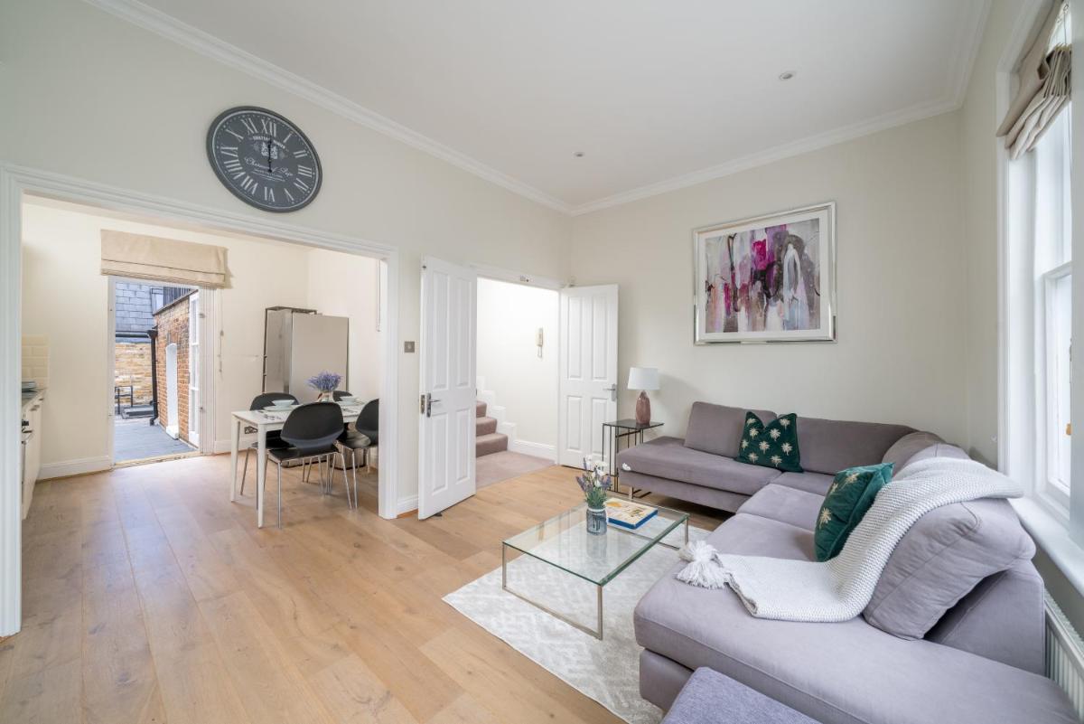 Luxury 2 Bedroom Apartment On Portobello Road - main image