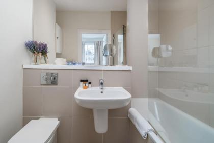 Luxury 2 Bedroom Apartment On Portobello Road - image 10