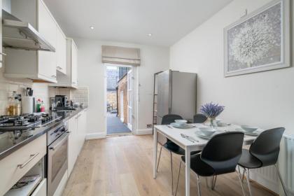 Luxury 2 Bedroom Apartment On Portobello Road - image 12
