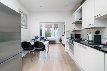 Luxury 2 Bedroom Apartment On Portobello Road - image 17