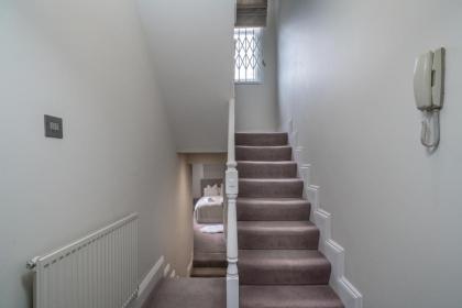 Luxury 2 Bedroom Apartment On Portobello Road - image 19