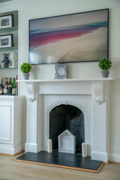 Luxury 2 Bedroom Apartment On Portobello Road - image 25