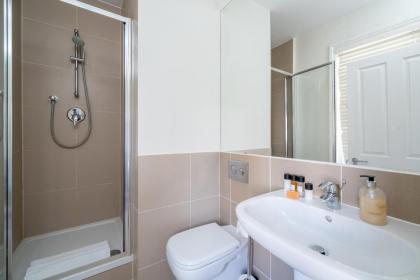 Luxury 2 Bedroom Apartment On Portobello Road - image 26