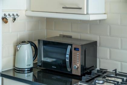 Luxury 2 Bedroom Apartment On Portobello Road - image 30