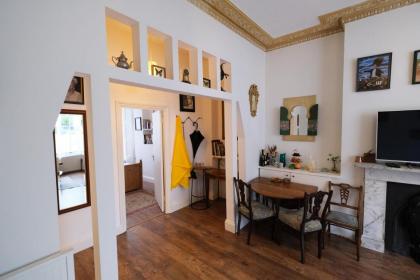 Adorable Apartment in The Heart of Primrose Hill - image 8