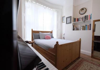 Adorable Apartment in The Heart of Primrose Hill - image 9