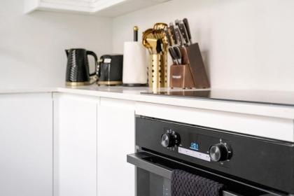 First Class Living Experience Luxury In Harley St - image 10
