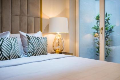 Marble Arch Suite 2-Hosted by Sweetstay - image 28