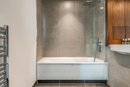 Urban Rest Canary Wharf Apartments - image 23