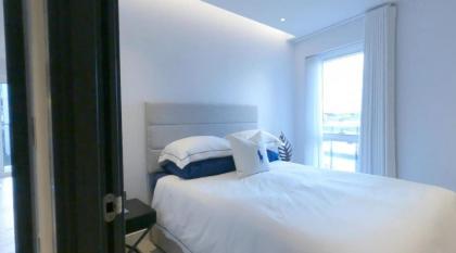 Chelsea Harbour 2-Bed Apartment in London - image 16