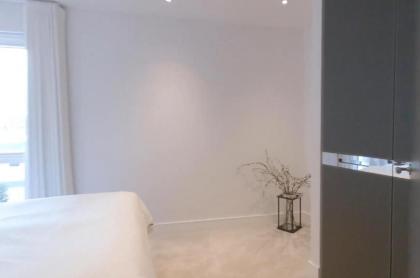 Chelsea Harbour 2-Bed Apartment in London - image 18