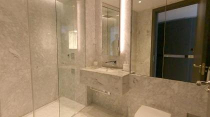 Chelsea Harbour 2-Bed Apartment in London - image 20