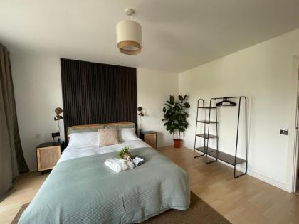 Quiet Luxe Home with GYM and Free Parking - image 15