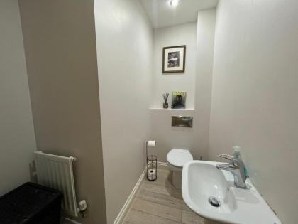 Quiet Luxe Home with GYM and Free Parking - image 2