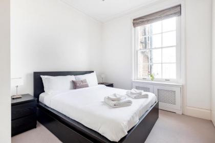Stunning one bedroom in top location - image 10