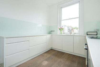 Stunning one bedroom in top location - image 13