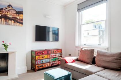 Stunning one bedroom in top location - image 17