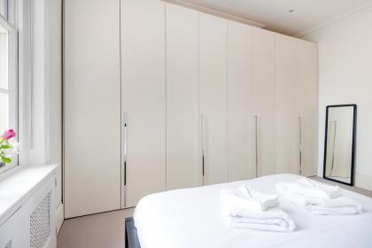 Stunning one bedroom in top location - image 20