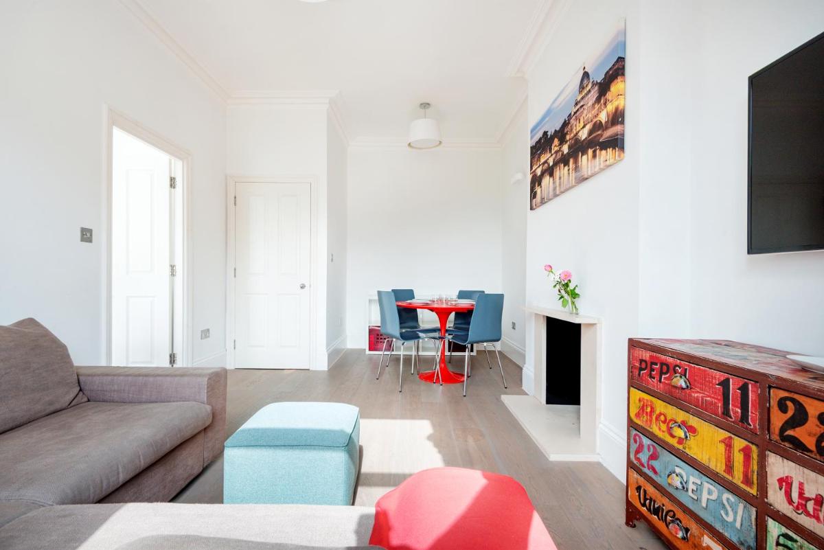 Stunning one bedroom in top location - image 5