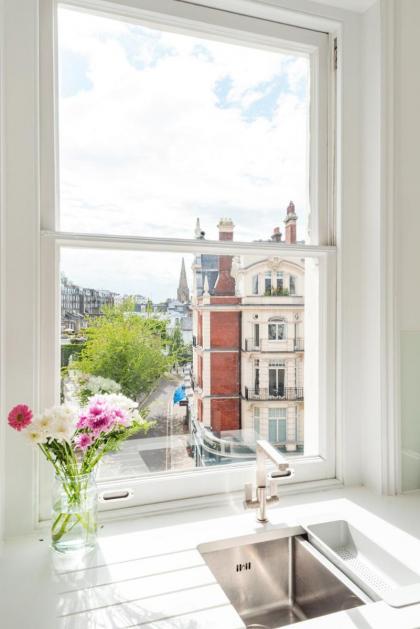 Stunning one bedroom in top location - image 6