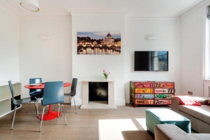 Stunning one bedroom in top location - image 9