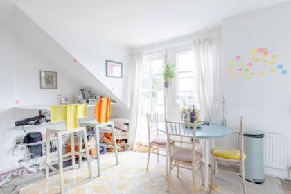 Top Floor 1BD Flat with Balcony - Ladbroke Grove - image 23