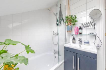 Top Floor 1BD Flat with Balcony - Ladbroke Grove - image 28