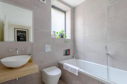 Charming & Stylish 1BD Flat - Bethnal Green - image 24