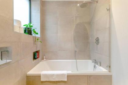 Charming & Stylish 1BD Flat - Bethnal Green - image 25