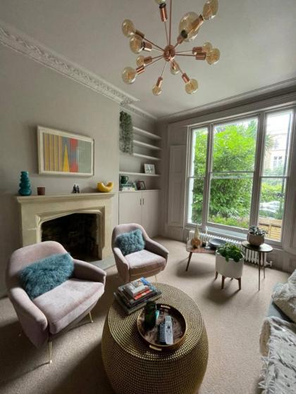 Luxury 2BD Flat wPrivate Garden - Kentish Town! - image 10