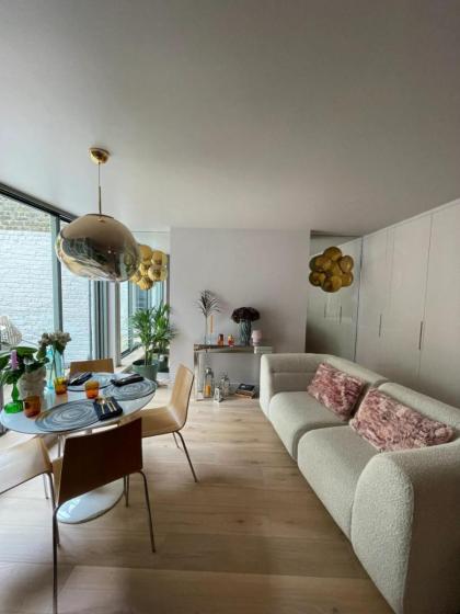 Luxury 2BD Flat wPrivate Garden - Kentish Town! - image 11