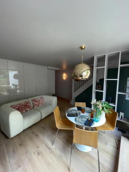 Luxury 2BD Flat wPrivate Garden - Kentish Town! - image 12