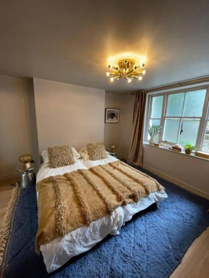 Luxury 2BD Flat wPrivate Garden - Kentish Town! - image 18