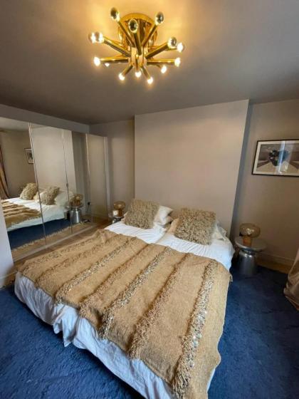 Luxury 2BD Flat wPrivate Garden - Kentish Town! - image 19