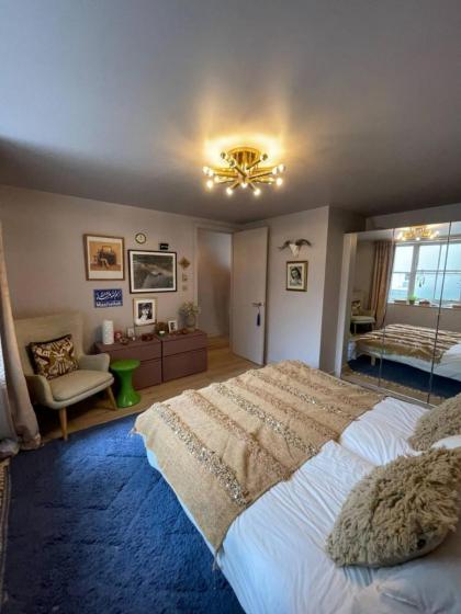 Luxury 2BD Flat wPrivate Garden - Kentish Town! - image 21