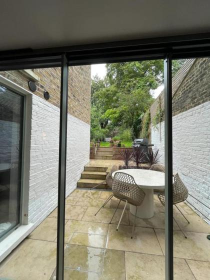 Luxury 2BD Flat wPrivate Garden - Kentish Town! - image 22