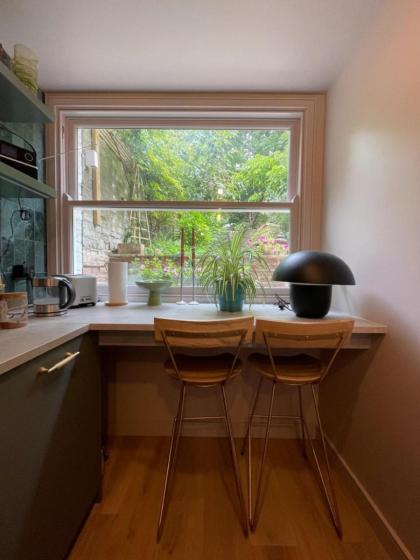 Luxury 2BD Flat wPrivate Garden - Kentish Town! - image 25