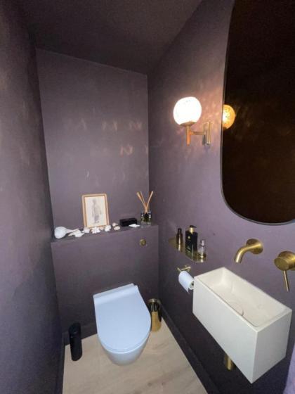 Luxury 2BD Flat wPrivate Garden - Kentish Town! - image 26