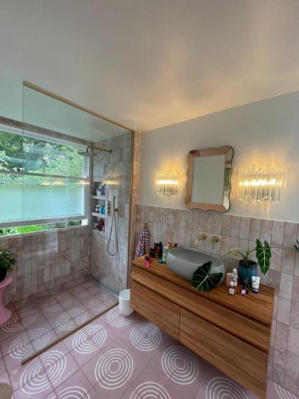 Luxury 2BD Flat wPrivate Garden - Kentish Town! - image 29