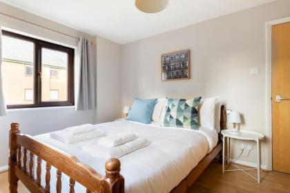 Wapping - Tobacco Docks - Modern Flat - image 21