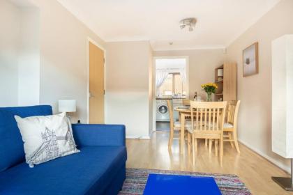 Wapping - Tobacco Docks - Modern Flat - image 24