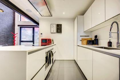 Shoreditch 3-Storey Maisonette - by Living Elite Apartments - image 13