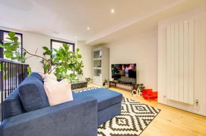 Shoreditch 3-Storey Maisonette - by Living Elite Apartments - image 27