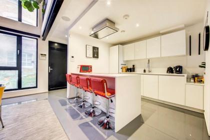 Shoreditch 3-Storey Maisonette - by Living Elite Apartments - image 30