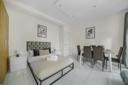 Paddington Station - City Apartment - image 6
