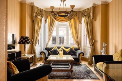 A delightful two bedroom flat next to Harrods