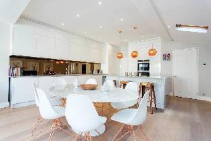 Fulham London Deluxe Five-Bedroom House 