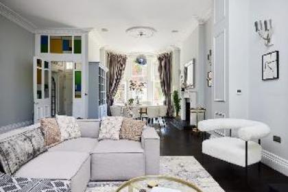 The Elgin Escape - Contemporary 4BDR House with Garden and Study Room - image 11